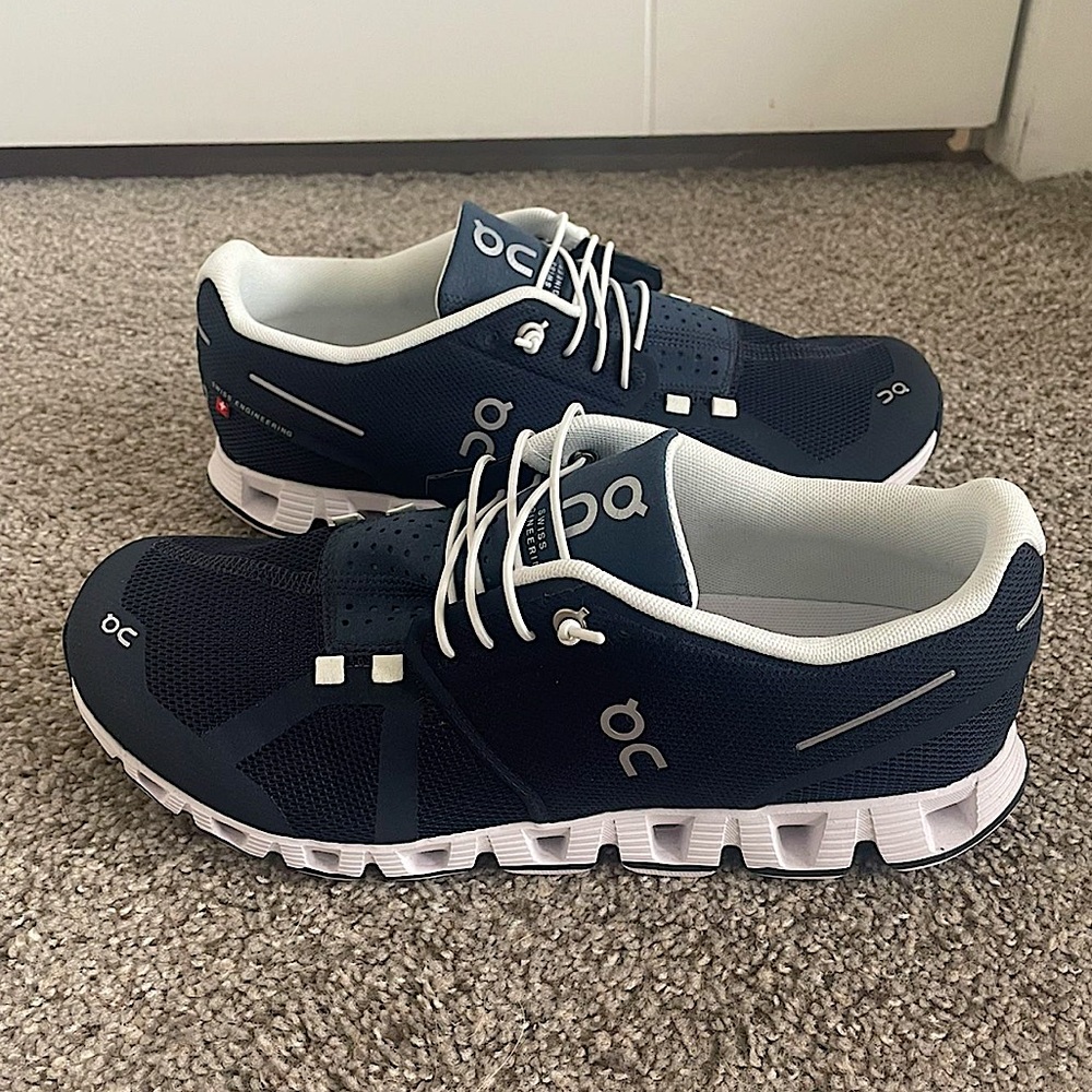 On Running, Cloud, Navy/White, size 8 men